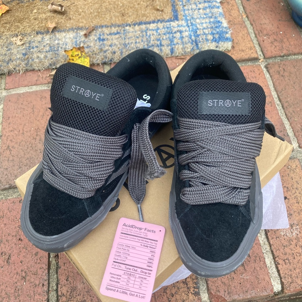 Straye Black and Gray Sneakers